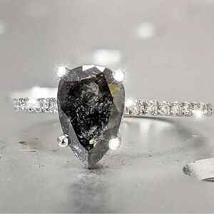 Elegant Ring mineral gray cubic zirconia